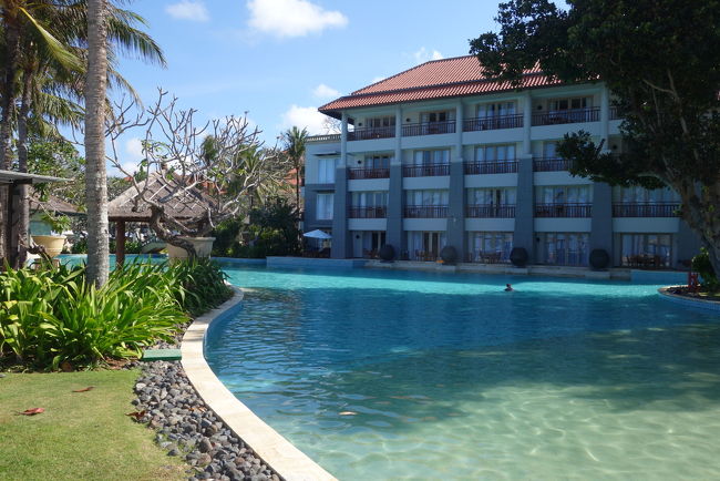 インフィニティプール。<br />あまり人はおらず。