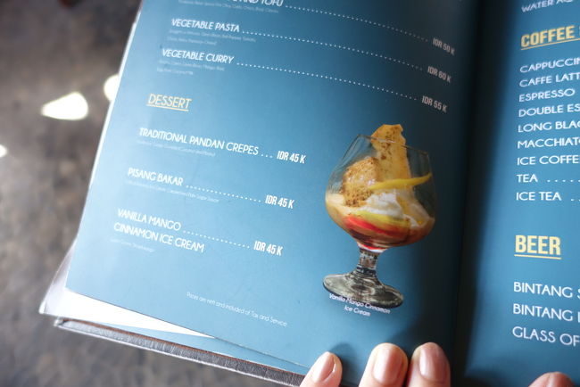 ディナーまで、まだ時間があったのでホテル周辺を散策しました。<br />お店の名前は分かりませんが、歩いてすぐにあったイタリアンのお店で一休み。<br />本当はデザート系が食べたかったのですが、用意がなかったようなので<br />コールドドリンクをいただきました。