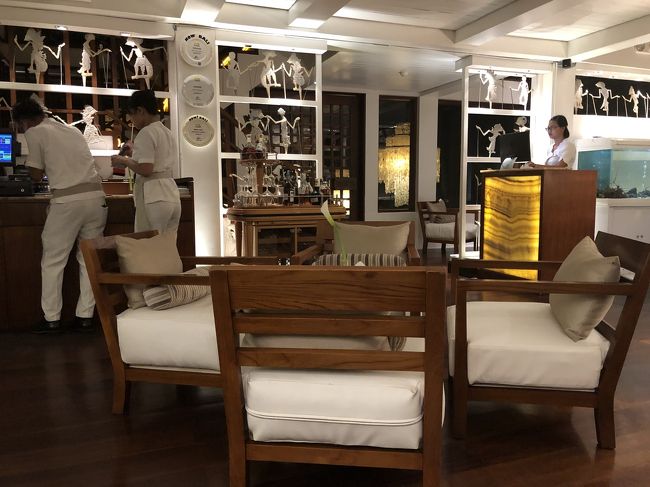 写真ではあまり伝わりませんが、ウェイティングスペースもインテリアにこだわっていて素敵な空間でした。