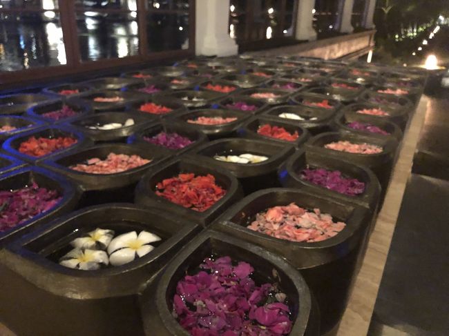 お花の素敵な階段がお出迎え♡