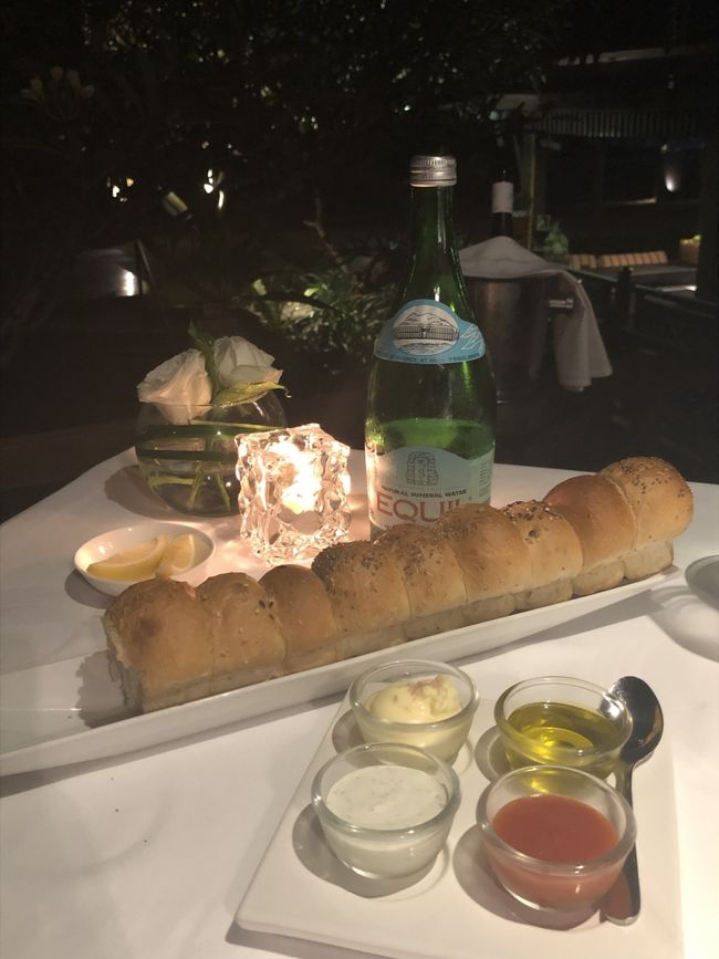 パンがセサミやガーリックなどいろんな味で美味しかったけど、コースが食べられなくなるのでちょっといただいて我慢です。<br />帰国してから既に半年が経ち、コースの詳細を忘れてしまったので一部を写真だけ。。