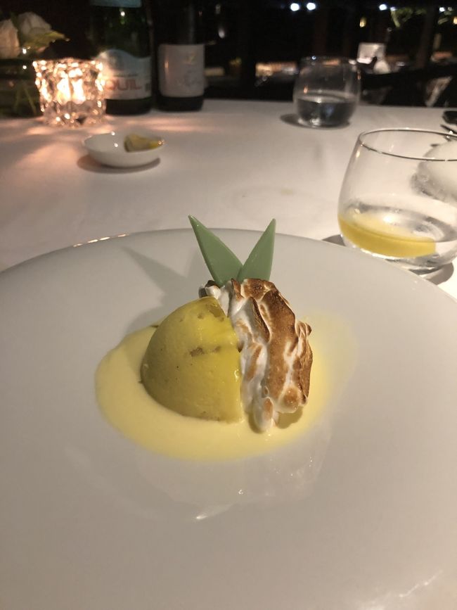 ピスタチオのジェラート<br />コースは女性には量が多いように感じましたが、どれも工夫されていて飽きずに美味しくいただきました♡