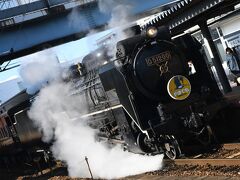 はいー、本日のメイン、SLやまぐち号です。
この日は、D51 200の牽引です。
C56 160の引退と引き換えに、復活したばかりのSLですね！