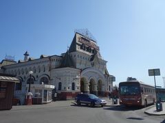 少し歩いてウラジオストック駅へ。
シベリア鉄道の終着駅。