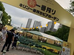 初日の夕食は、札幌ビアガーデン

何でも夏の間、短期間だけ開催
大通公園で大々的にやってます～～

キリン、アサヒ、サッポロ
各店舗大掛かりで凄い～たまげた
