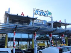 キエフのKiev(IEV）Zhulyanyジュリャーヌィ空港に到着
市内に近い空港です。
ここではUberが使えました。
ホテルまで20分ぐらいかな。82.70UAH $3.2 355円
Uber安い。

