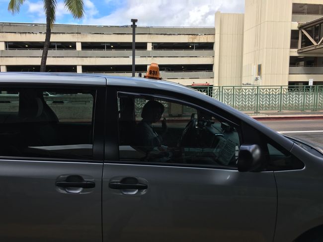 さぁフライトは16:00。<br />ウーバーの方が安かったけれど、チャーリーズtaxyのドライバーさんとの雑談が大好きなので奮発してお昼頃に予約入れてました。初めての女性ドライバーさんで素敵な旅の締めくくりとなりました。