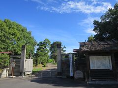 駅からだいたい25分くらいで衆楽園に着きました。衆楽園は旧津山藩別邸庭園で国指定名勝だそうです。無料で中に入れます。
