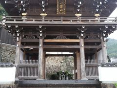 四国八十八箇所　第42番札所　佛木寺
(愛媛 3箇寺目)
http://www.88shikokuhenro.jp/42butsumokuji/

龍光寺から車で約10分、、
仁王門が見えてきました、、