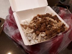 そして、ここまで来て方家の鶏肉飯を食べない訳には行かないので
テイクアウトで☆