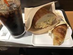 ランチ！
昨夜に食べ過ぎたので軽くランチ