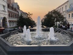 夕暮れ時の噴水通り。
街がコンパクトだから、二箇所も夕暮れ時の風景を楽しめるんだなあと思います。