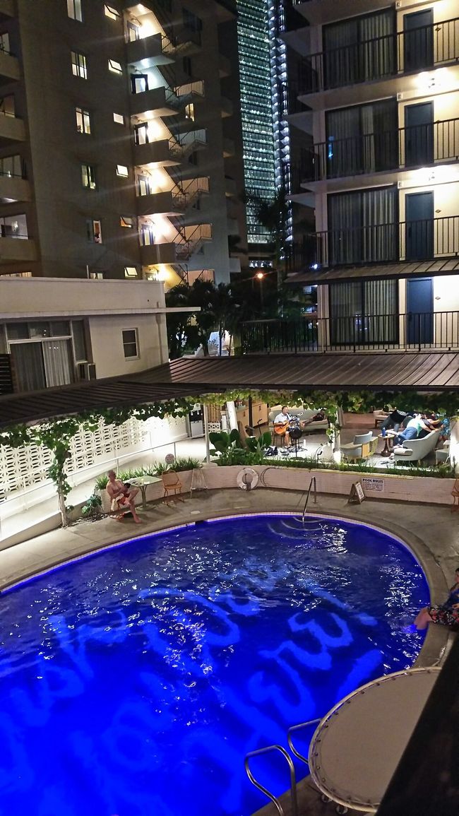 部屋からプールが見れてハワイアンの曲が流れてていい感じでした♪