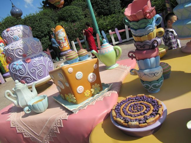 人がいないので、綺麗な写真が撮れます。<br /><br />この時点でオープンの時間になりました。<br />ただ、入口から離れているのでまだ人がいません。