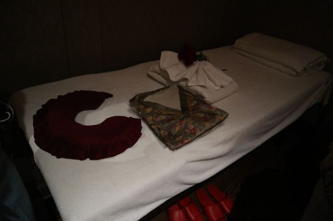 やっと一日が終わり、疲労困憊。マッサージをしてもらう。オプション料金は２８０元、タクシーでホテルまで送ってもらったが、１００元くらい高かったように思う。添乗員への手数料であろう。