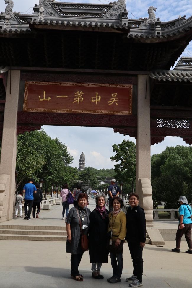 呉中第一山、向こうに見えるのが中国の斜塔。三国時代に呉の国の孫権により舎塔として創建された盤門