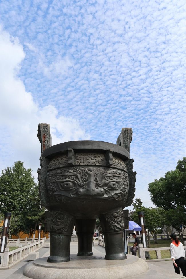 秋空が広がって・・・鼎も立派！