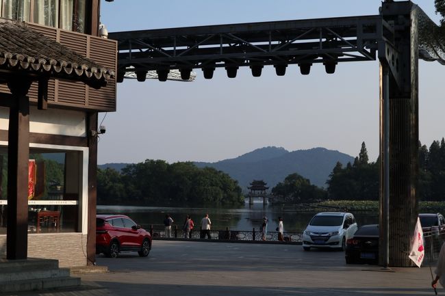 美しい西湖を縦断、蘇堤、曲院風荷