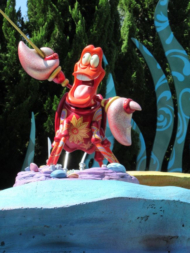 乗り終わって乗り場を見ると結構混み始めてました。<br />時間は大体９時半くらい。<br /><br />オープンして３０分くらい経つとこのあたりにも人が増えるみたいです。