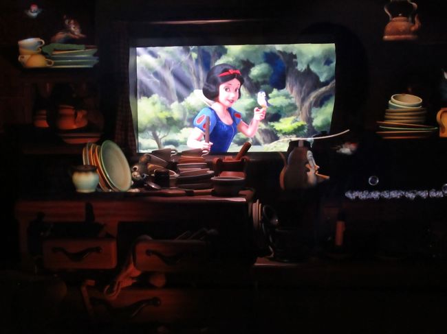 白雪姫の展示。<br /><br />途中から放置されるので、何がなんだかわかりませんが、少し待っていると始まります。<br />日本のシンデレラよりわかりやすいかな。