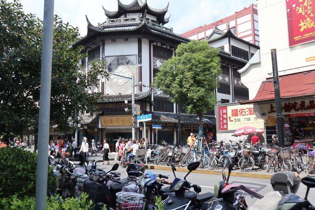 豫園へ入るところ。