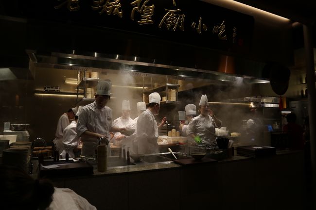 ここも　Food Court だが、すこし上等。