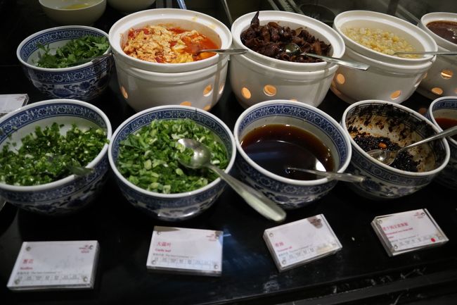 おかゆのトッピングも何種類もあって・・これは豪華。