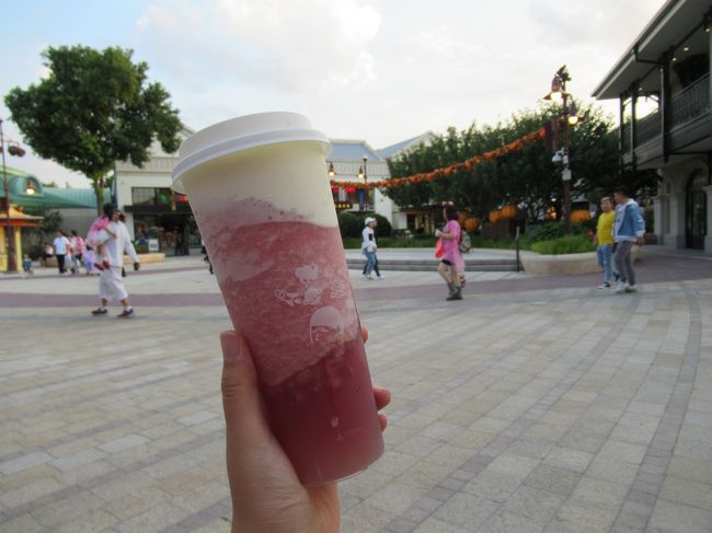 出来上がったら番号が表示されます。<br />15分くらいかかったかな。<br />Wechatでの持ち帰り注文が大量に入ってくるようなので結構待ちました。