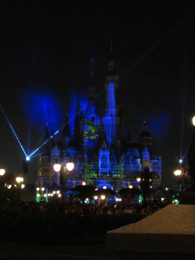 立っている人や風船があると後ろからなかなかの怒号が飛びます。