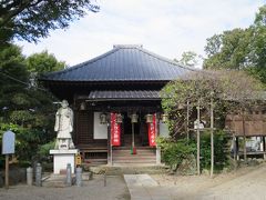 観音寺　不動堂

不動堂は、参道奥突き当りにあり、不動堂前には「四国八十八ヵ所霊場　お砂踏所」があります。お堂の中には、武蔵野七福神「寿老人」さまが祀られています。