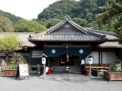 仙巌園(磯庭園) 御殿
園内の御殿は幕末明治には迎賓館となり、国内外の賓客が訪れました。
幕末には篤姫や幕臣の勝海舟、維新後もロシア皇帝ニコライ２世、英国国王エドワード８世が皇太子時代に訪れています。