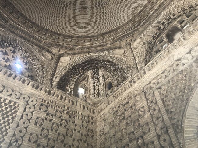 　892年～943年に完成。中央アジアに現存する最古のイスラム建築です。日本だと平安京に遷都して、平安時代お公家さんの時代ですね。その頃の建物がそのまま残っているなんて凄い！