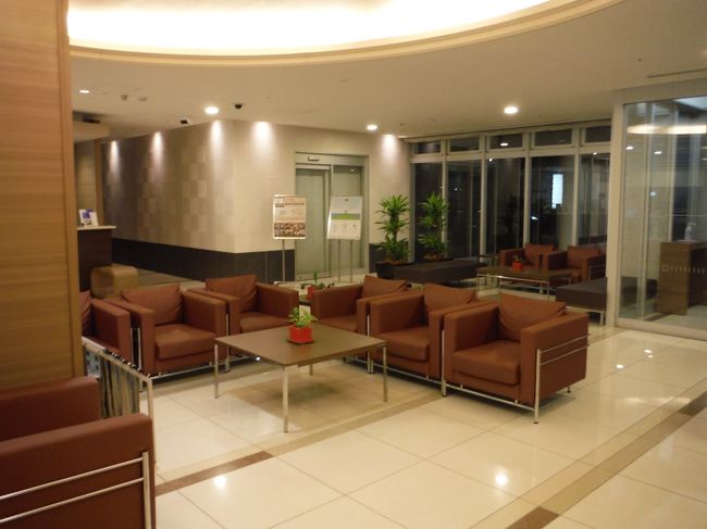 エントランスとラウンジ。