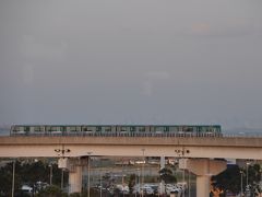 　神戸空港駅です。
　ポートライナーがやってきました。