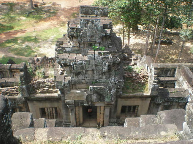 上りが大変、足場の狭い所がある。下りが怖い。