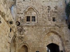 ここがダビデ王の墓。
どの辺がお墓なのかよくわからなかった。。。

今はユダヤ教徒の学校になっている。
中に入ることもでき、屋上からはエルサレム市街を見渡すことができる。