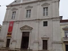 昼食後はリスボン市内観光　最初にイエズス会のサン・ロケ教会