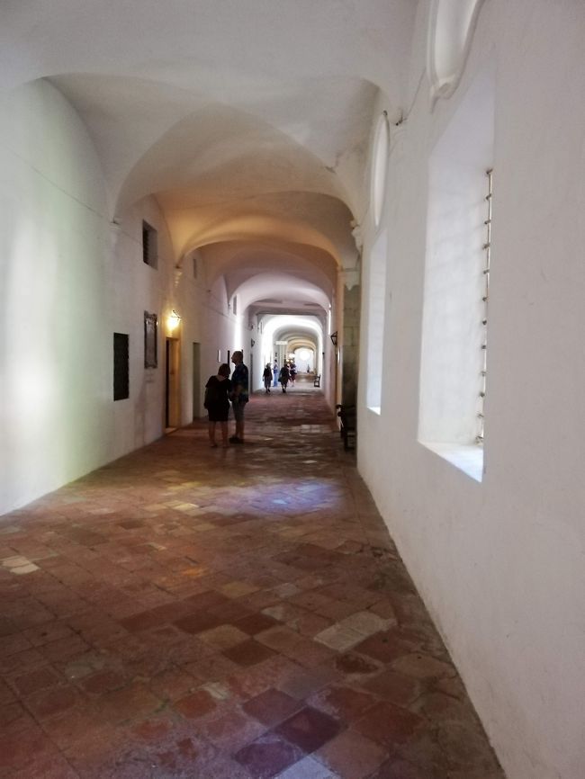 修道院の廊下