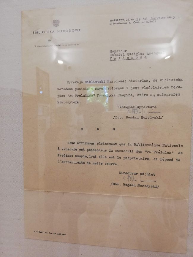 これは、フランス語とポーランド語？<br />24のプレリュードをマヨルカ島で完成させたっていう証明書にようなのものかな～？
