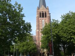 アイントホーフェンのシンボル的な教会。立派です。

どんな街にも必ず一つは立派なランドマーク的な教会ありますね。