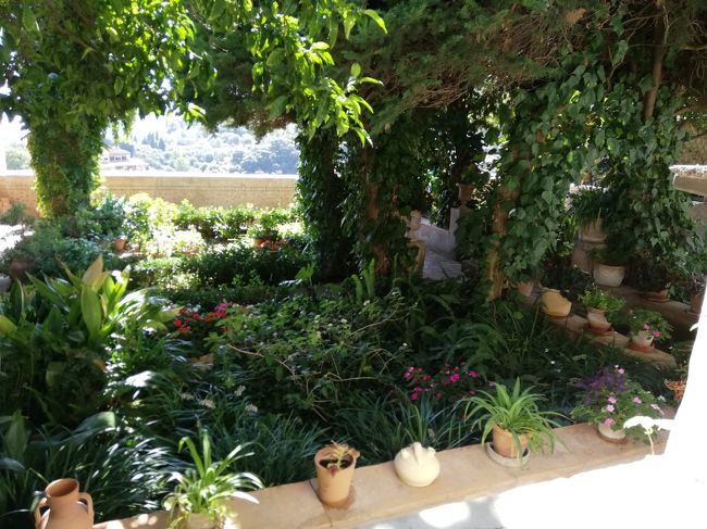 ショパンの家　中庭１