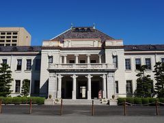 旧山口県庁舎（重要文化財）は、優美なデザインが素敵です。
現在は県政資料館として利用されています。