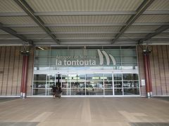 トントゥータ国際空港に到着。