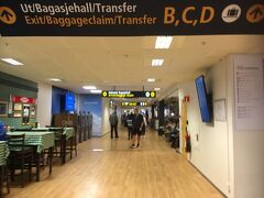 ストックホルムアーランダ空港からベルゲン空港へ移動しました。SASでは空港のセルフチェックインではランダムに座席が割り当てられてしまいます。隣席にしたい場合は、オンラインチェックインしておく必要があるので、帰り道はそうしました。