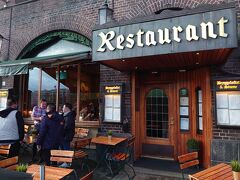 19:00ぐらいにホテルに戻りましたが、まだ明るいので有名レストランへ。予約なしで入れました。