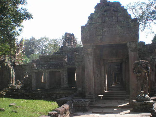 プリア・カン<br />ここにも現地の人がいて、わかりにくいところにある女神の像を教えてくれるが、チップを要求してくる。