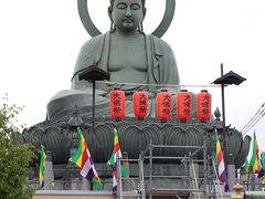 高岡駅に戻り、駅から歩いて高岡大仏を見てきました。

商店街を抜けると大仏が見えてきます。