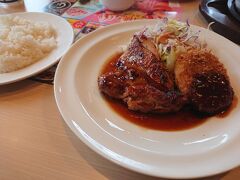 ここからは東谷山ぶどう狩りの記録です。出かけたものの雨が降ってきてしまい、この日は諦めてガストでランチをすることに・・・