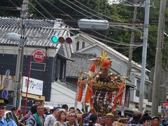 ちょうどお祭りをやっていて人で賑わっていました。