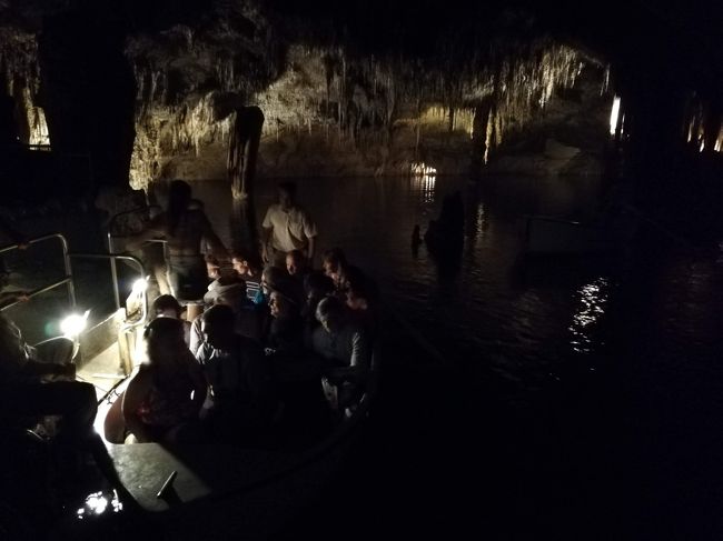 ドラゴン洞窟（内部）３１<br />ボートに乗るところ